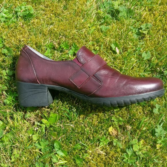 Plum Color Leather Mid-Heeled Shoes Made in Spain - Picture 3 of 4